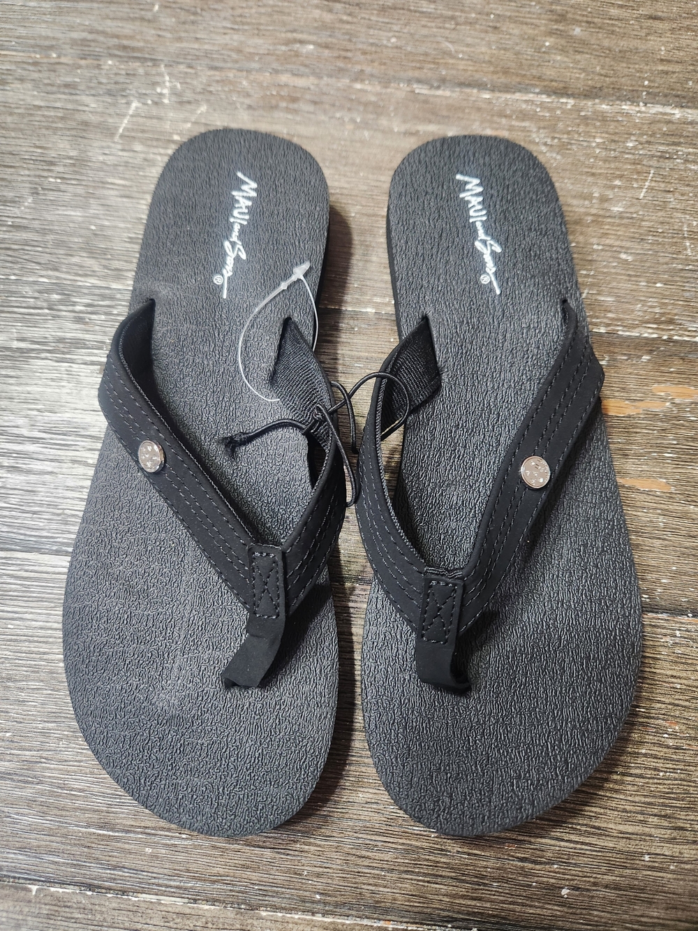 Maui and Sons Black Women's Textured Strap Sandals